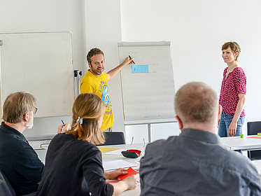 Studierende im Seminarraum