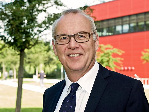 Rektor Prof. Dr.-Ing. Bernd Scholz-Reiter