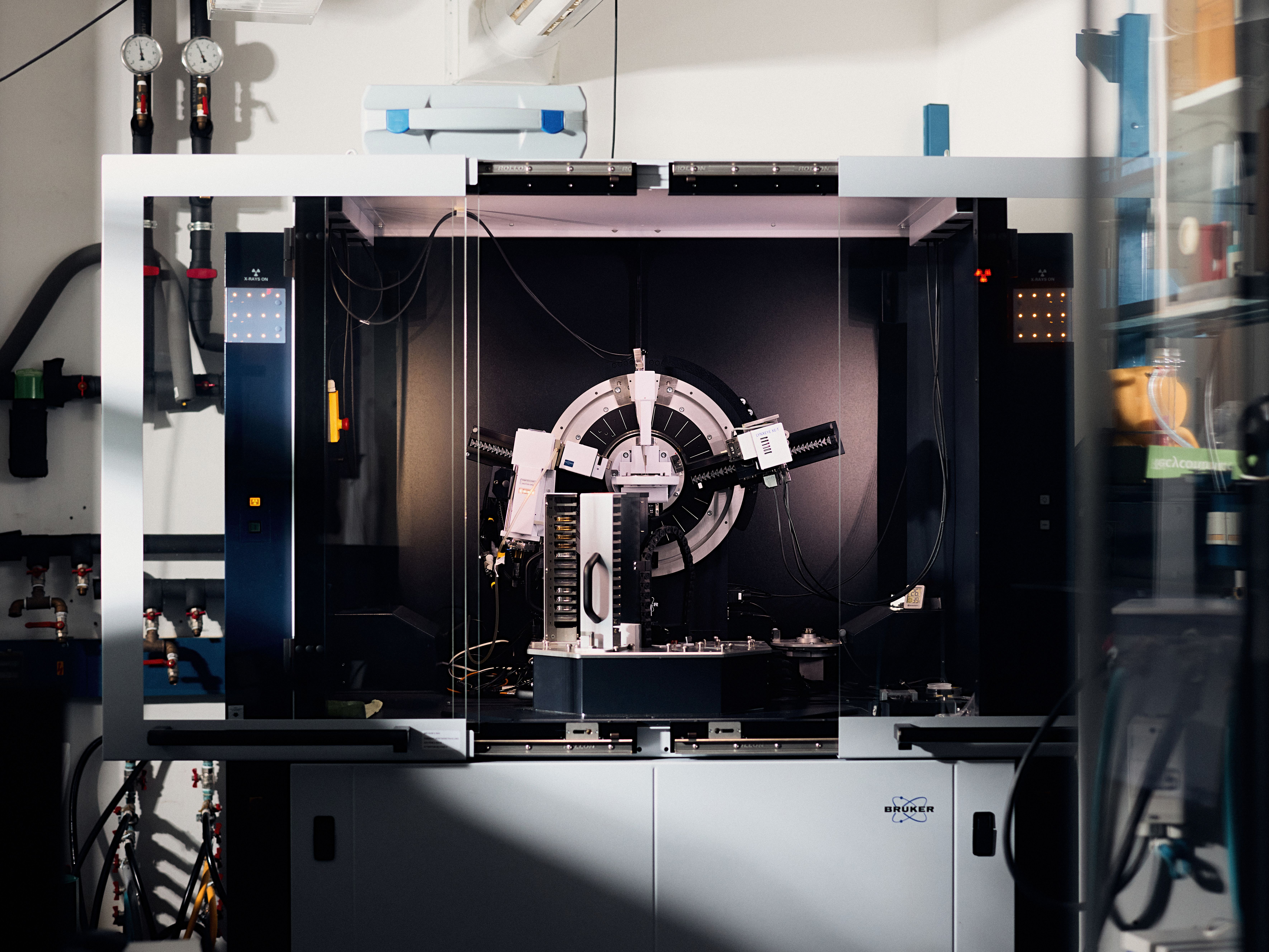 Picture of instrument - Brucker D8 Advance