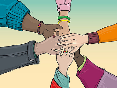 Mehrere Hände treffen sich in der Mitte