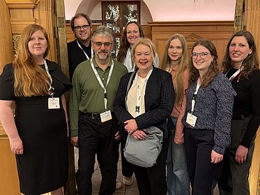 Von links: Dr. Kathrin Seibert, Dominik Domhoff, Prof. Dr. Heinz Rothgang, Swenja Krüppel, Prof. Dr. Karin Wolf-Ostermann, Julia Misonow, Janina Ehe, Jessica Lobitz