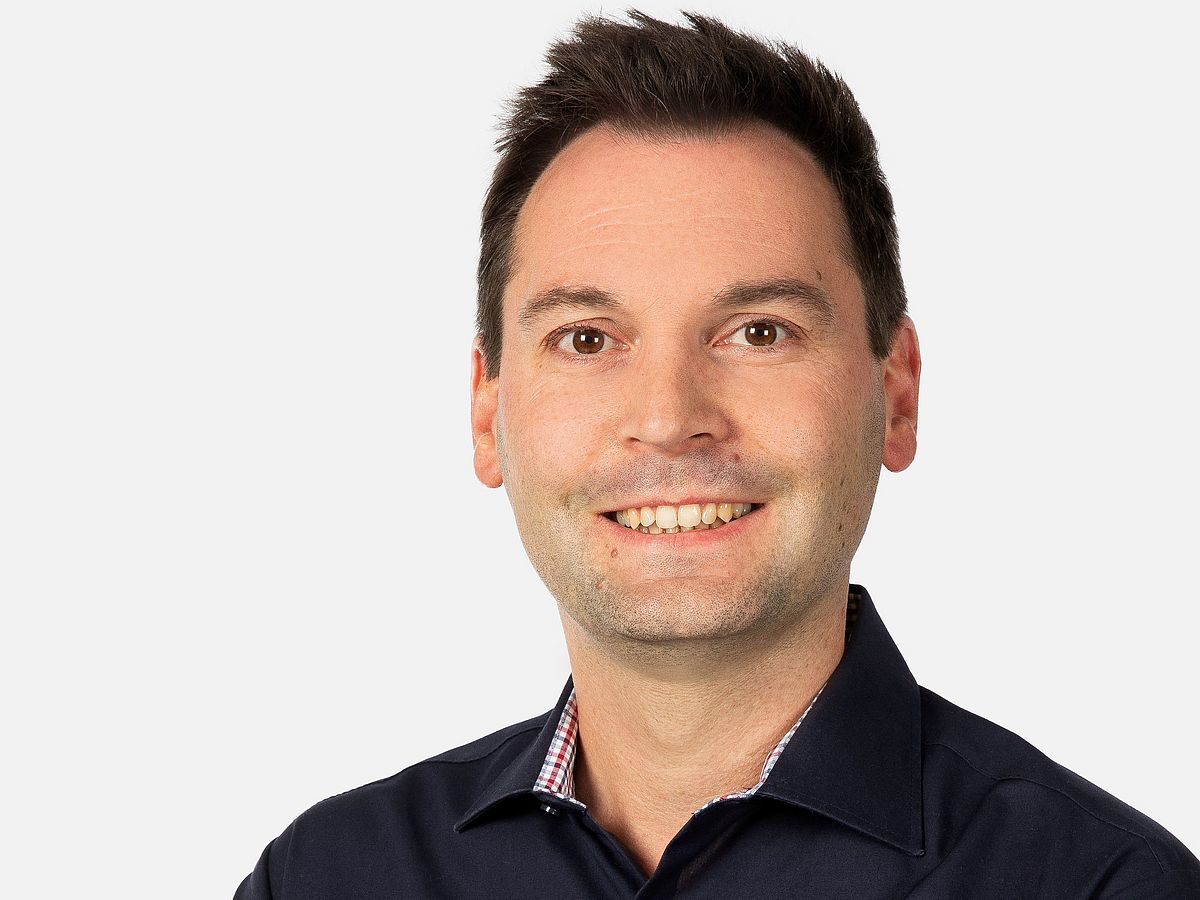 Sebastian Dost, Absolvent
