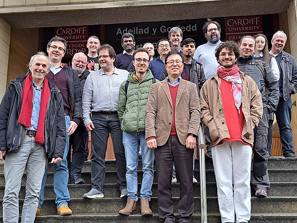 Foto mehrerer Personen, die im Rahmen der Bremen-Cardiff Alliance an einem Workshop in Cardiff zu Themen der Halbleiterphysik und Quantentechnologie teilgenommen haben