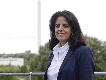 González