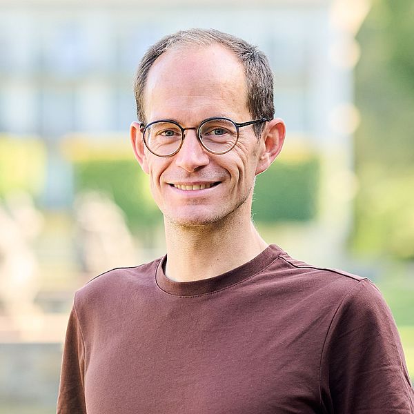 Dr. Klaus Eickel im Portrait-Foto