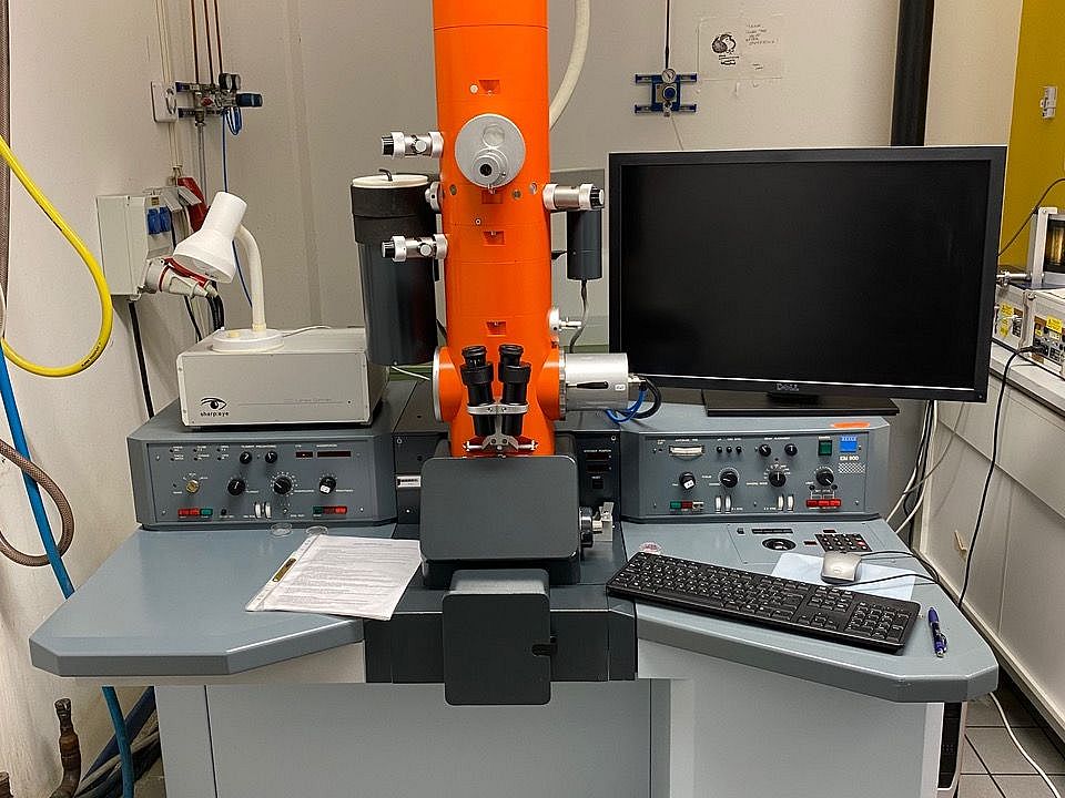 Picture of Instrument - EM 900