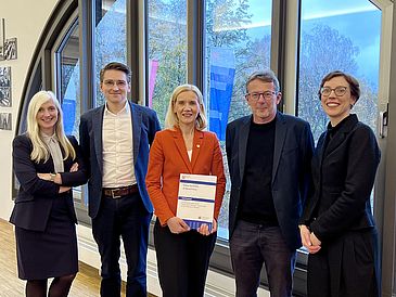 Prof. Dr. Sarah Berens, Prof. Dr. Markus Tepe, Prof. Dr. Jutta Günther, Prof. Dr. Herbert Obinger, Dr. Irina Wiegand (v.l.n.r.).