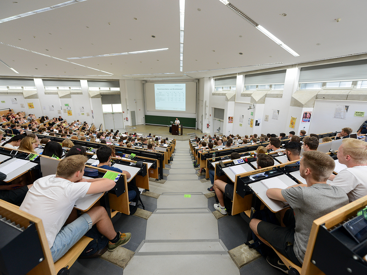 ></center></p><p>International degree programs are characterized by the fact that the language of instruction is English (or in some cases another language) and/or a semester abroad is mandatory. On this page we have compiled all Bachelor's and Master's degree programs at the University of Bremen that fall under these categories.</p><p>Content of this page:</p><ul><li>Bachelor's degree courses with instruction in English or another foreign language  </li><li>Master's degree courses with instruction in English or another foreign language  </li><li>Degree courses with a mandatory semester abroad  </li><li>Double and Joint Degree programs  </li><li>Internationalization with YUFE - Young Universities for the Future of Europe</li><li>General Study Counseling: Central Student Advisory Service</li><li>Information about certificate evaluation and master’s applications: Student Office</li><li>Advice on studying, right of residence, social security: Jens Kemper (International Office)</li></ul><h2>Bachelor and Master Degree courses with English as language of delivery or another language</h2><p>All bachelor's degree courses with english as language of delivery or another language.</p><p>To be able to operate in our globally networked world, it is essential to know English and ideally another language. The 