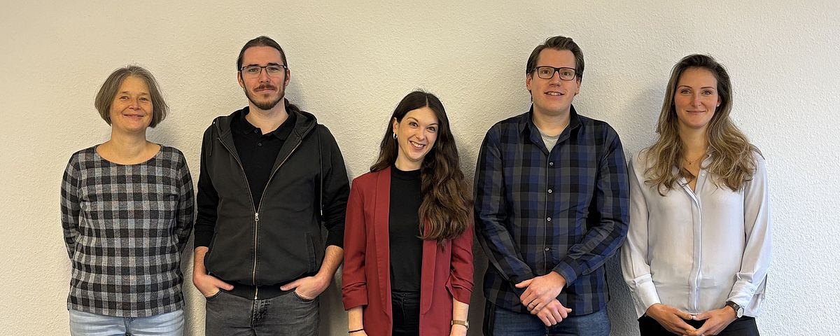 Hier ist das Team der PPPD AG abgebildet. Von rechts nach links: Susanne Hartfiel, Dr. Kilian Gloy, Prof. Dr. Julia Stern, Marco Deppe, Lara Oeltjen