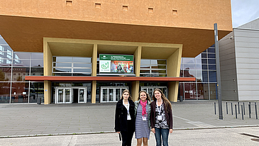The picture shows Ms. Hagemann, Ms. Rieth and Ms. Heinemann in front of the AOWI in Chemnitz