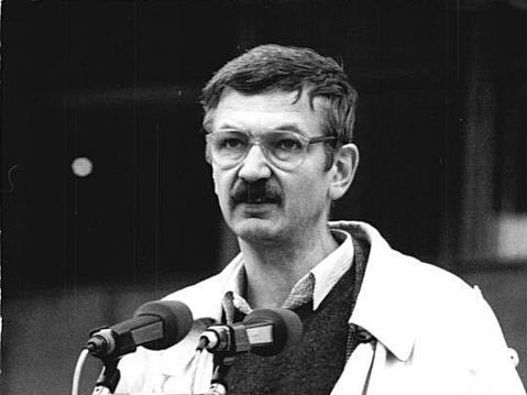 Hein spricht bei der Berliner Großdemonstration am 4. November 1989