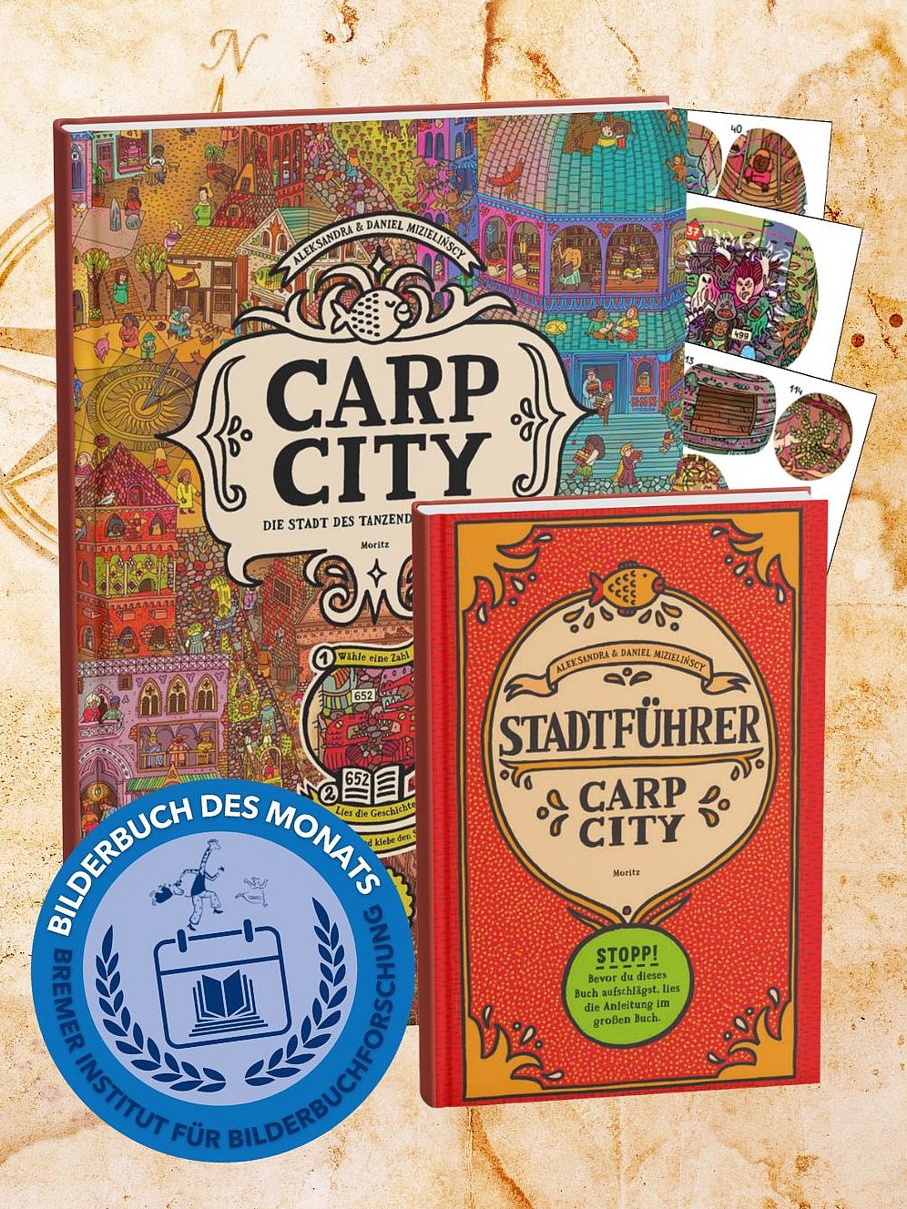 Das Foto zeigt das Cover des Spielbuches, den dazugehörigen Stadtführer und einen Teil der Sticker sowie das blaue runde Bilderbuch des Monats-Logo.