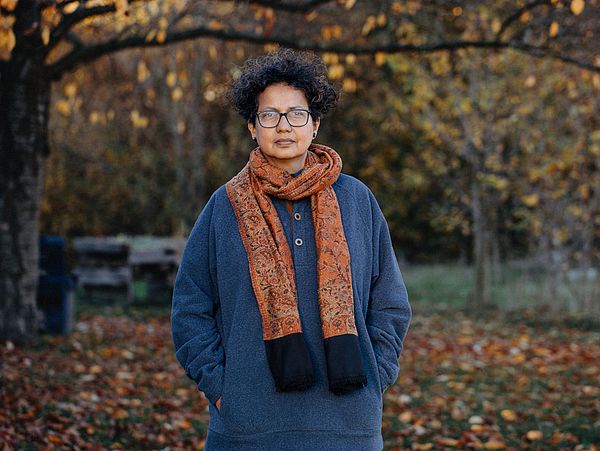 Nasima Selim on a meadow full of leafs in Autumn.