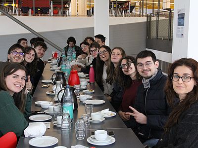 Austauschstudierende beim Begrüßungsfrühstück