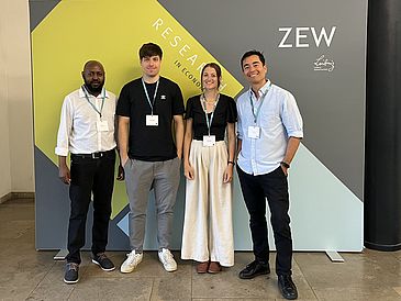 Alex Kimani, Semih Karaorman, Wiebke Siebert und Julian Wilches (v.l.n.r) auf der EARIE Konferenz