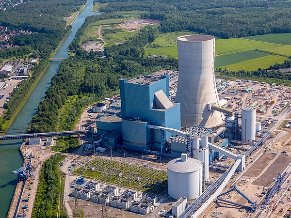 Datteln, Ruhrgebiet, Nordrhein-Westfalen, Deutschland, DE, Europa, Luftbild, birds-eyes view, Luftaufnahme, Luftbildfotografie, Luftfotografie, overview, Uebersicht, Vogelperspektive, konventionelle Energiegewinnung, fossile Energie, Kohlekraftwerk, Kühlturm, Maschinenhaus, Rhein-Herne-Kanal