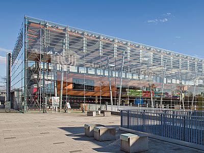 Sicht vom Boulevard auf Glashalle.