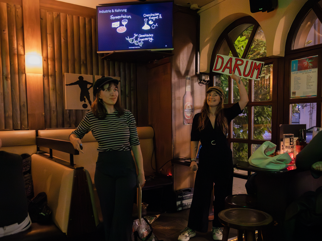 Laura und Nahja im "Das Rüssel" beim Format "Science Goes PUBlic"