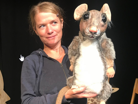 Mensch Puppe mit Maus