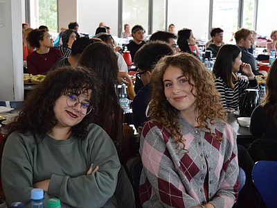 Studierende beim Frühstück