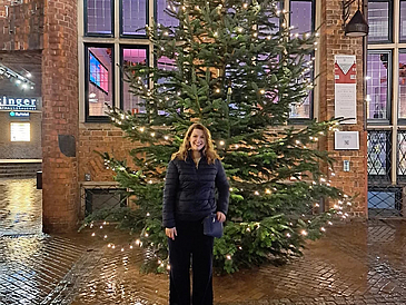 Elizabeth in front of a Christmas tree in Bremen