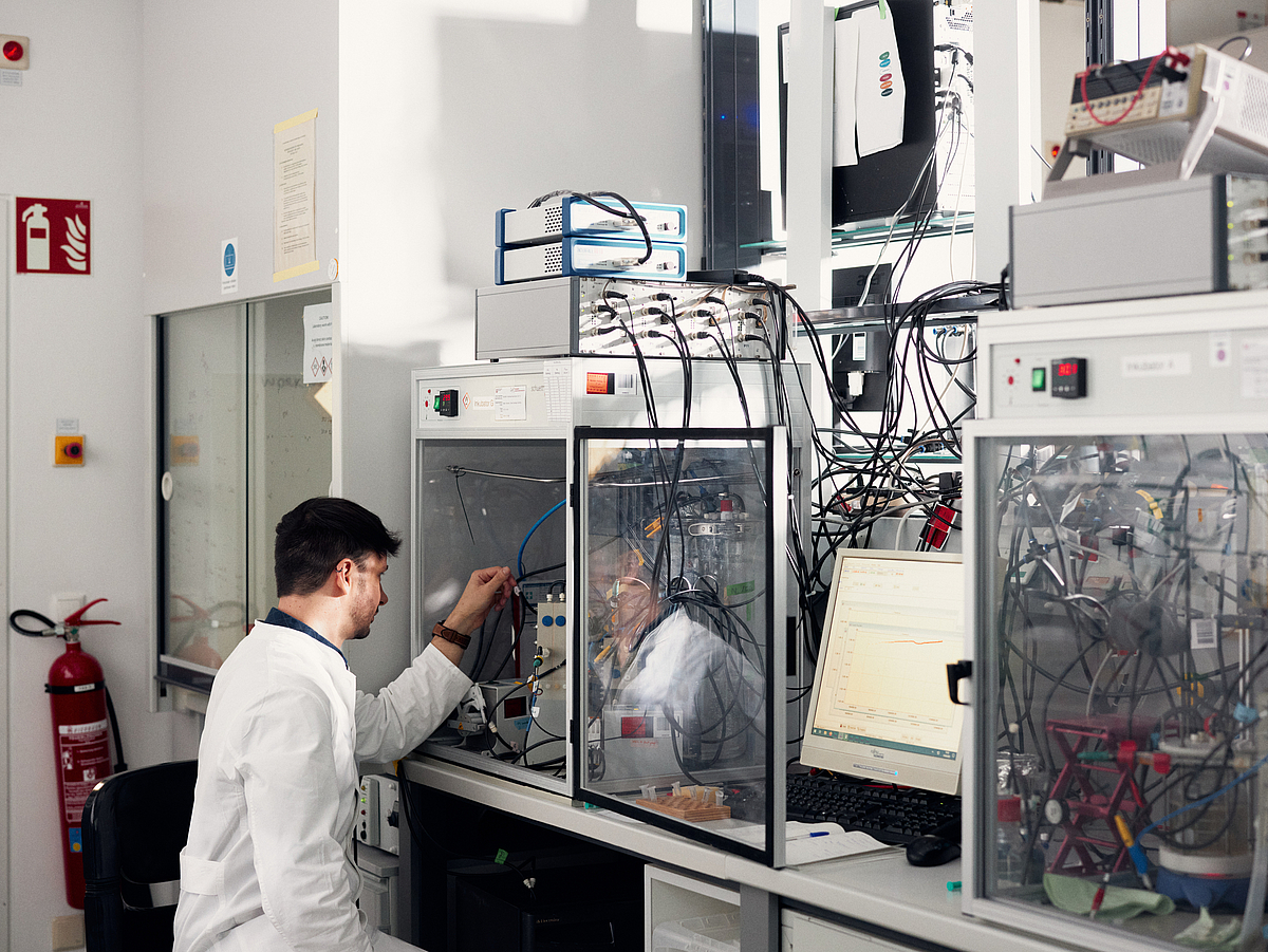 Projekt Kerzenmacher, Labor, Guillaume Pillot