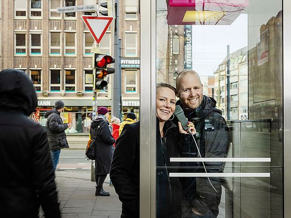 Nina and Dirk Wenig are standing in a telephone booth at the Brill.