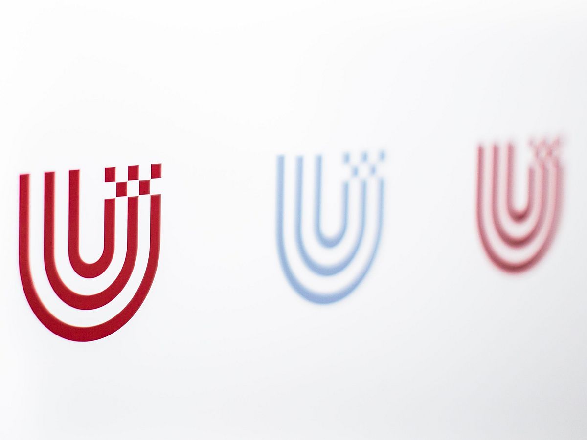 Logo der Universität Bremen in rot und grau.